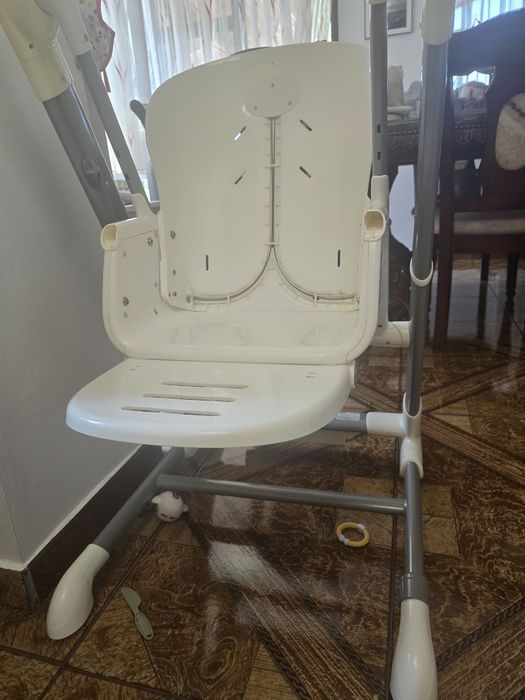 Scaun masă bebe cu leagăn electric