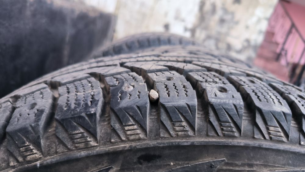 Продам шины 265/65/17 Зима шипы