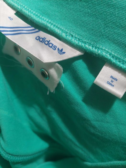 Fusta Adidas cu dungi orizontale, polo