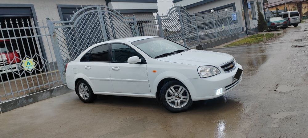 Ласетти 1.8 Сотилади