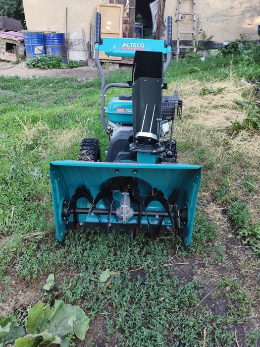 Снегоуборочная машина продам
