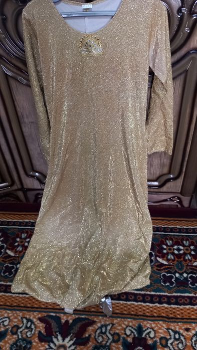 Milliy kiyim sotiladi