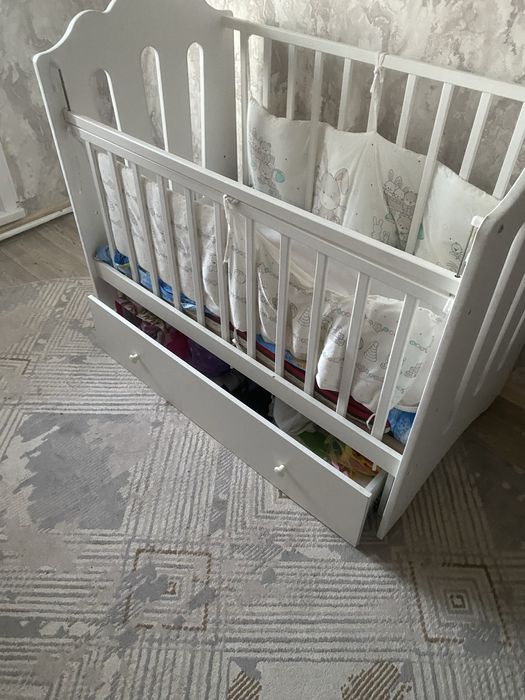 Продам детскую кроваткуЗ