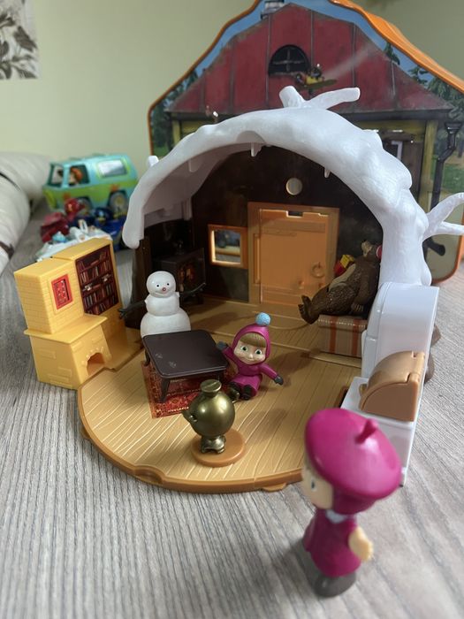 Casuta (Masa si ursul)