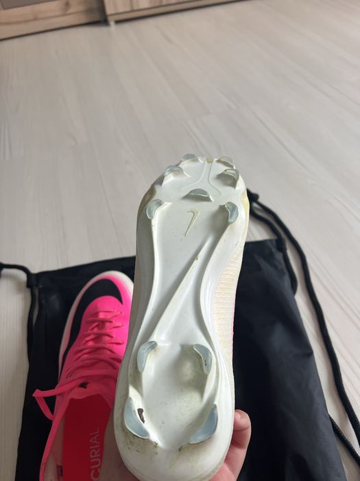 Продавам калеври Nike Mercurial