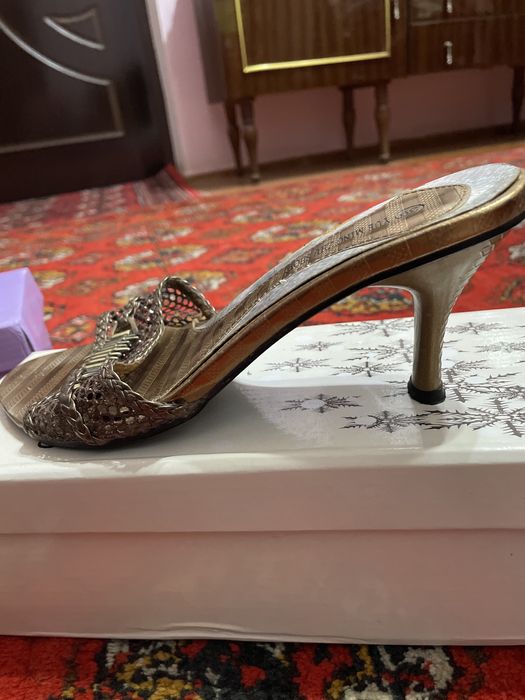 Женская обувь. Аёллар оёк кийими