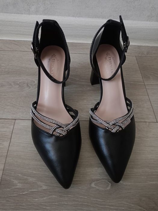 Продаю босоножки