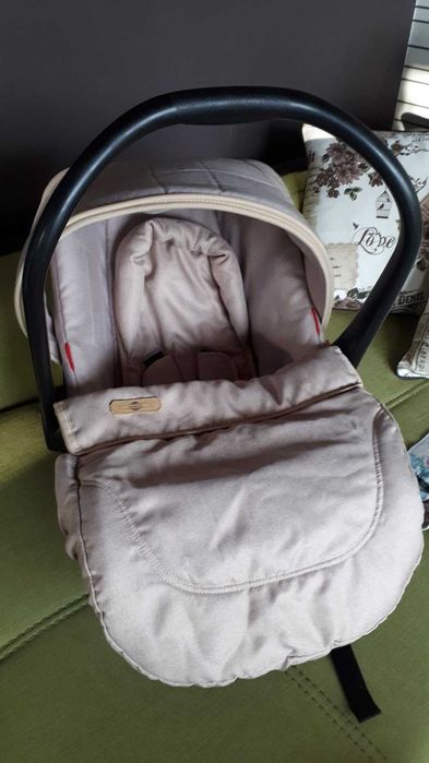 Порт бебе - бебешко столче за кола, употребявано