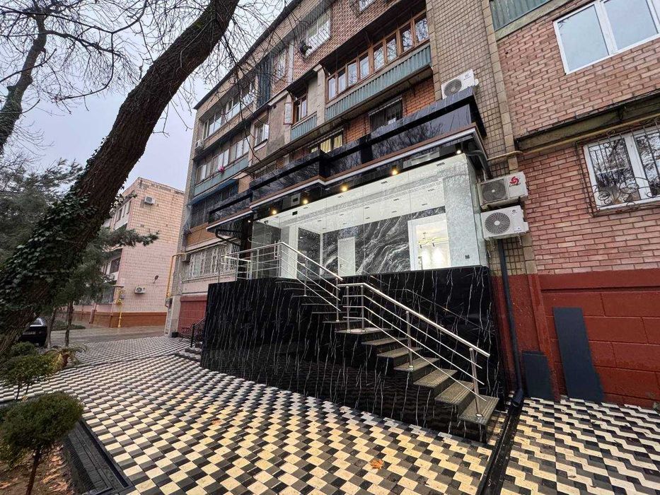 Коммерция на 1-й линии | ЦУМ | 100 м² | 2 600 $