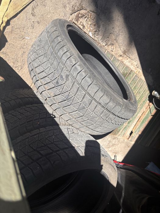 Зимни Гуми 275/40/22