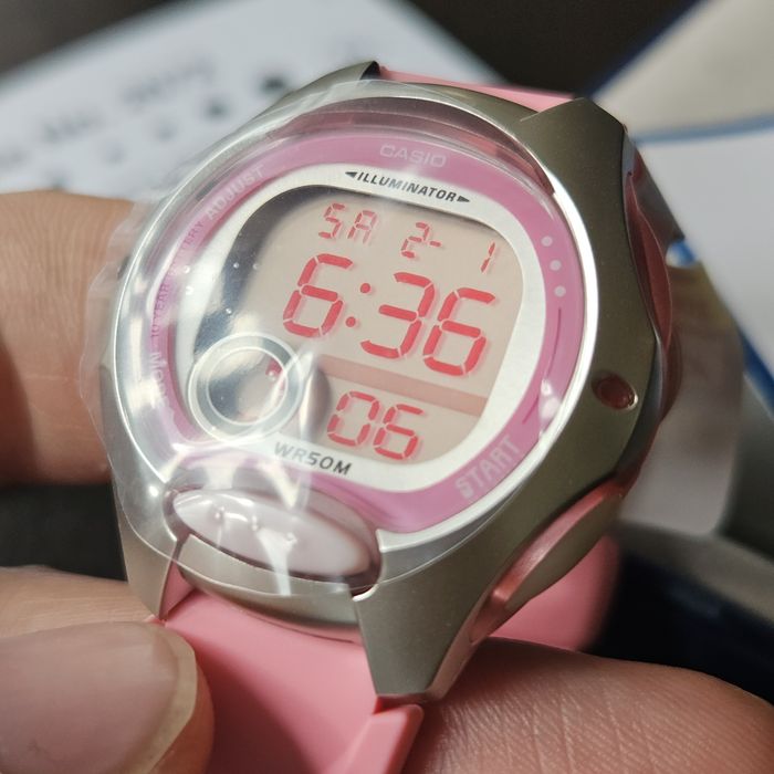 CASIO розов часовник LW-200-4BVDF