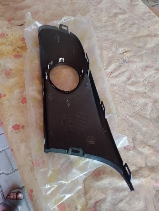 Предна дясна пластмаса