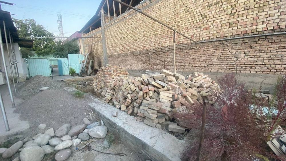 Uchastka 3 sotix sotiladi uzumzorda