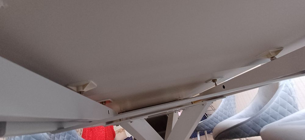 Продаётся отличный новый стол со стулья