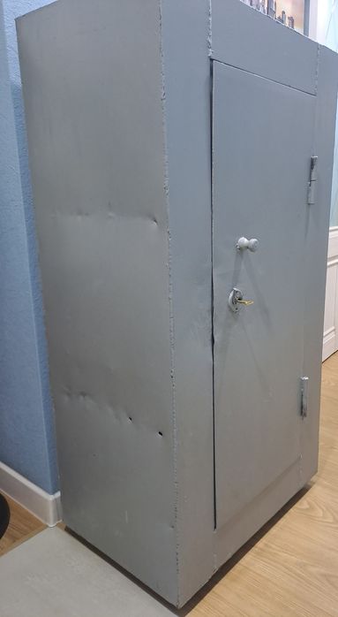 Продам металлический сейф