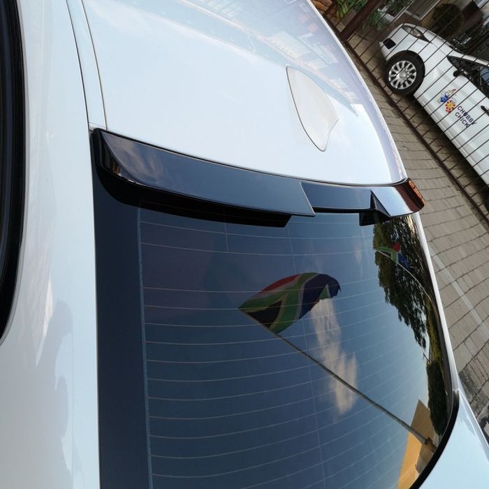 Eleron Pleoapa Luneta   BMW F10 F30 E90 G30 M4 style