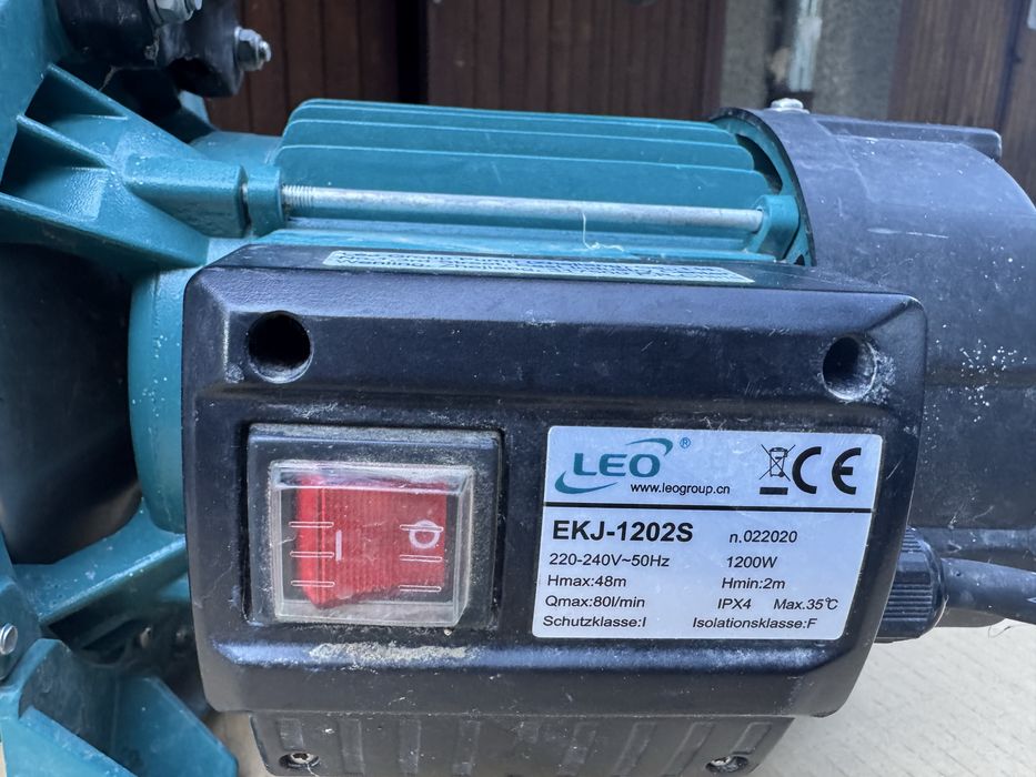 Самозасмукваща водна помпа LEO
