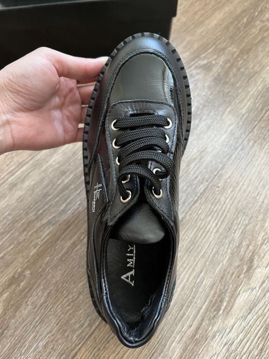 Продаю ботинки новые