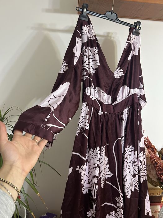 Rochie lunga cu decolteu