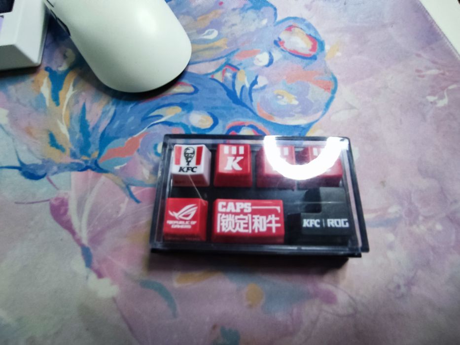 Rog x KFC кейкапы на механическую клавиатуру коллекционные