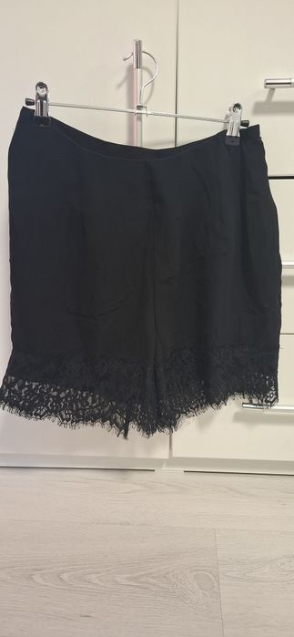 Pantaloni eleganti scurți