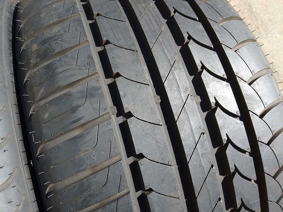 275/40/19 Гудиър ДОТ 2015 г - ЧИСТО НОВИ