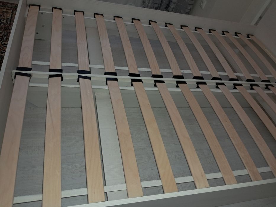 Продам кровать двухместный с матрасом