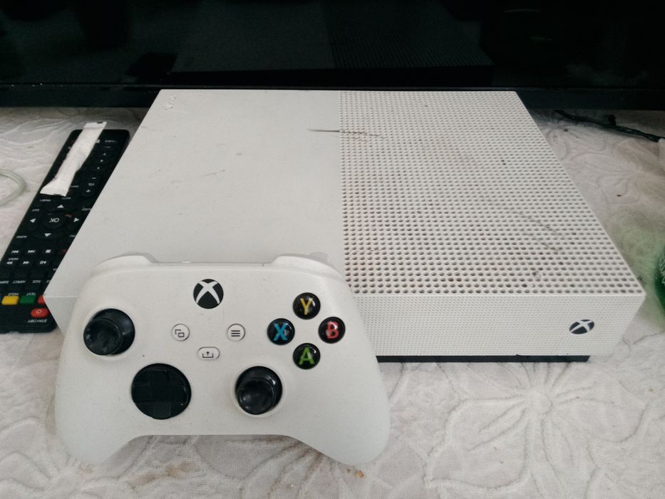 Vând xbox one in stare buna