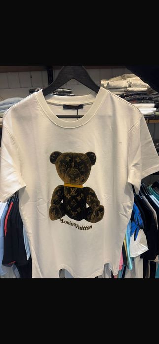 Tricouri de vânzare