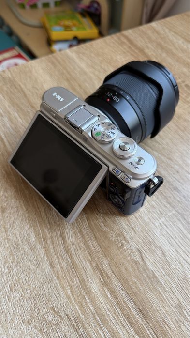 Продавам апарат Olympus E PL9