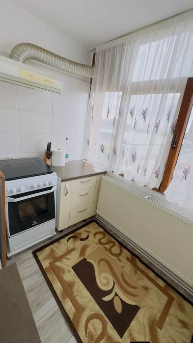 De închiriat apartament cu 3 camere