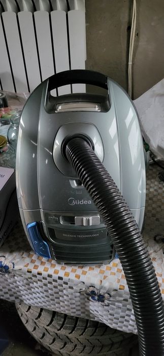 Продам пылесос . .