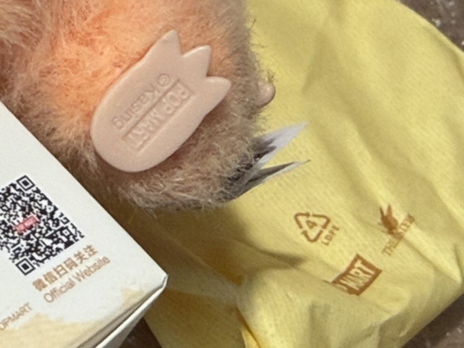 Оригинал The Monsters Pin for Love (Labubu)  Pop Mart  - Буква “J”