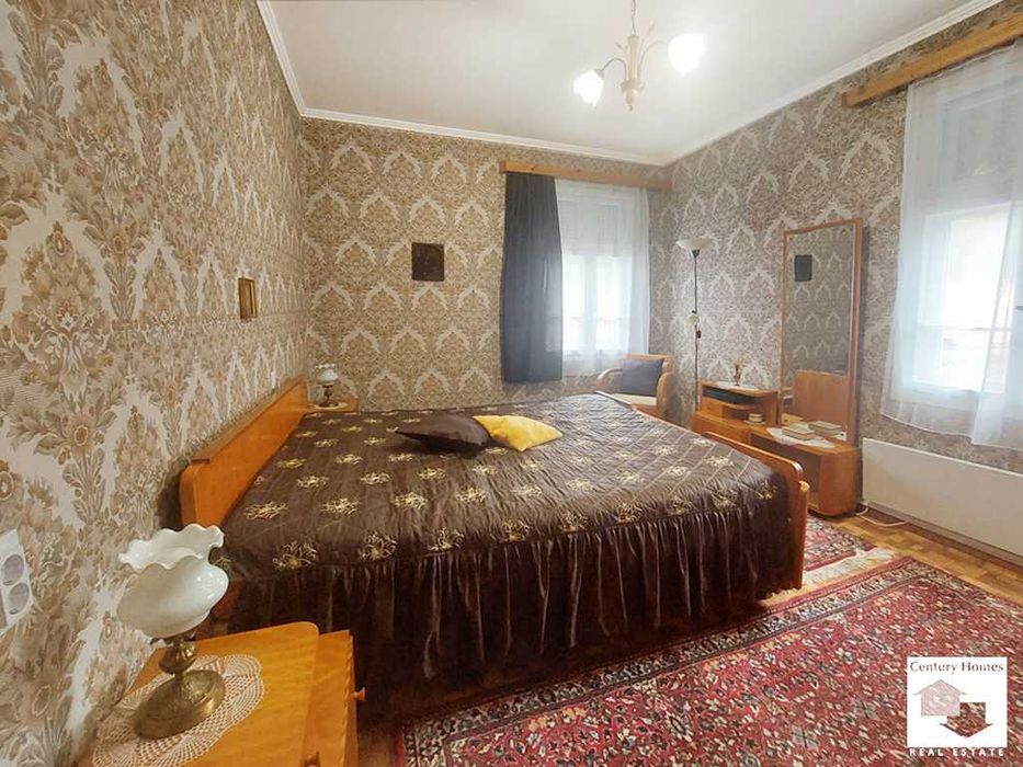Дава се под наем Къща в Велико Търново, Стара част - 132 кв.м за 700 € - Снимка #1
