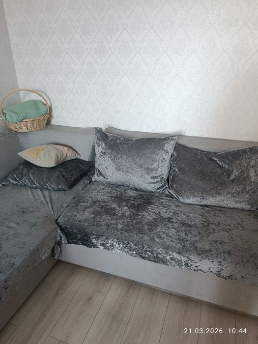 Диван угловой, даром