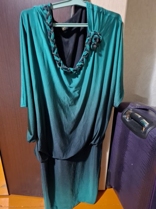 Женская верхняя одежда и платья