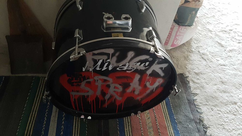 Барабани и Китари за ремонт от 40 лв. Китара 60 лв.