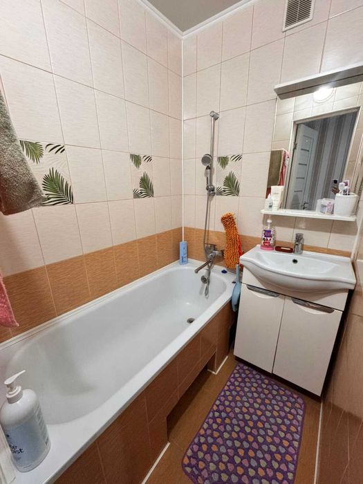 Продам 2 комнатную на 5 мкр