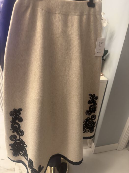 Fusta groasa de dama noua cu eticheta