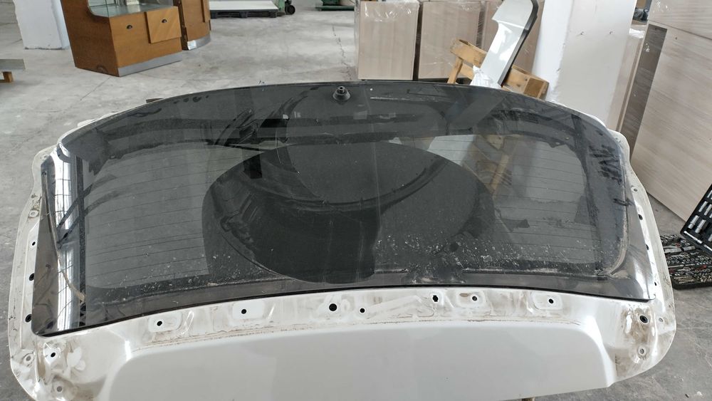 Продавам задно стълко за Субару Аутбек 2022-2025 г.