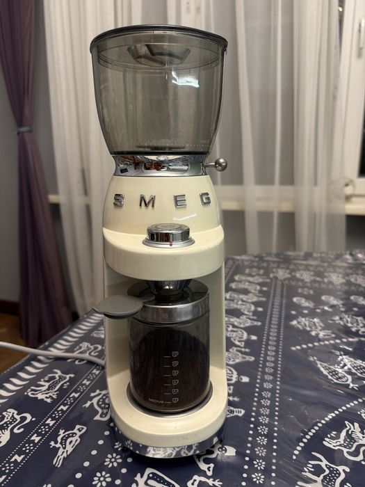 Продам кофемолку SMEG