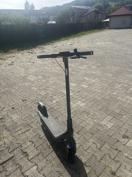 Vând trotineta ninebot segway e2 pro