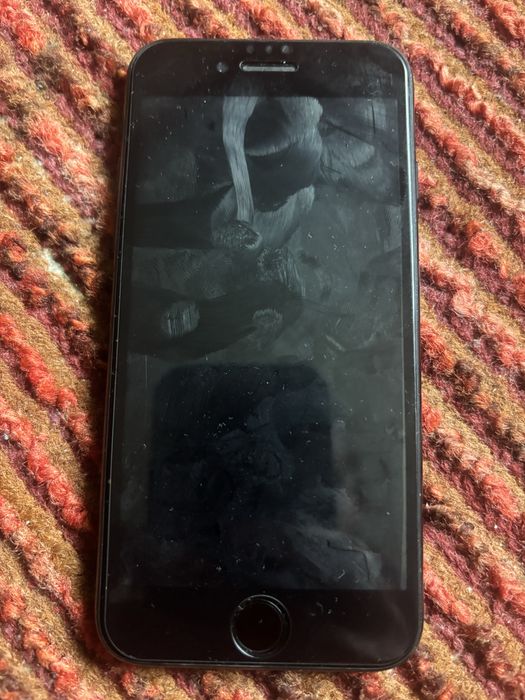 Продавам apple se 2020