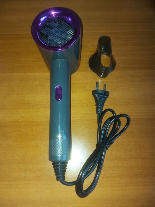 Продам фен для волос новая