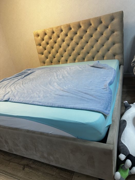 Продам двухспальную кровать