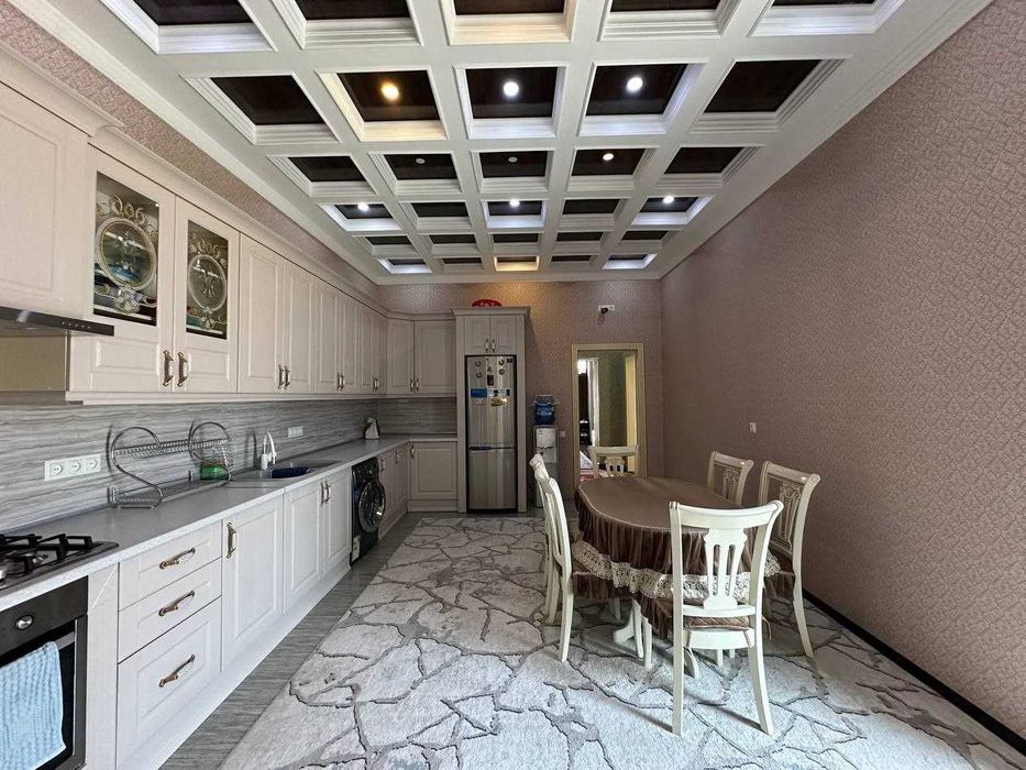 10 sotixli tayyor 2 qavatli uchastka sotiladi.