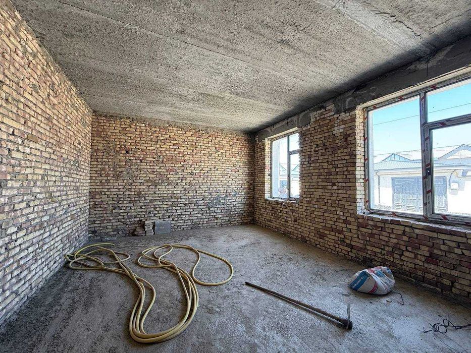 Tayyor 5 sotiqli kottedj sotiladi