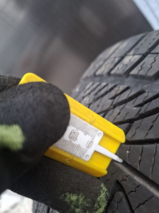 1бр. Нова зимна гума Goodyear Дот 22г 225/45/17 грайфер 5мм