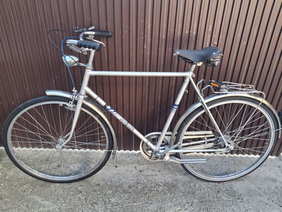 Biciclete de dama și bărbătești