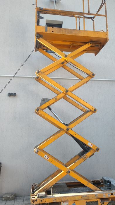 Inchiriez Nacela foarfeca